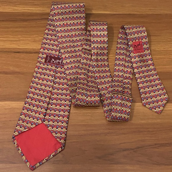 HERMÈS Paris 7673 TA Red Multi Scallop Mini Flowers Print 100% Silk Tie Necktie - Picture 5 of 14